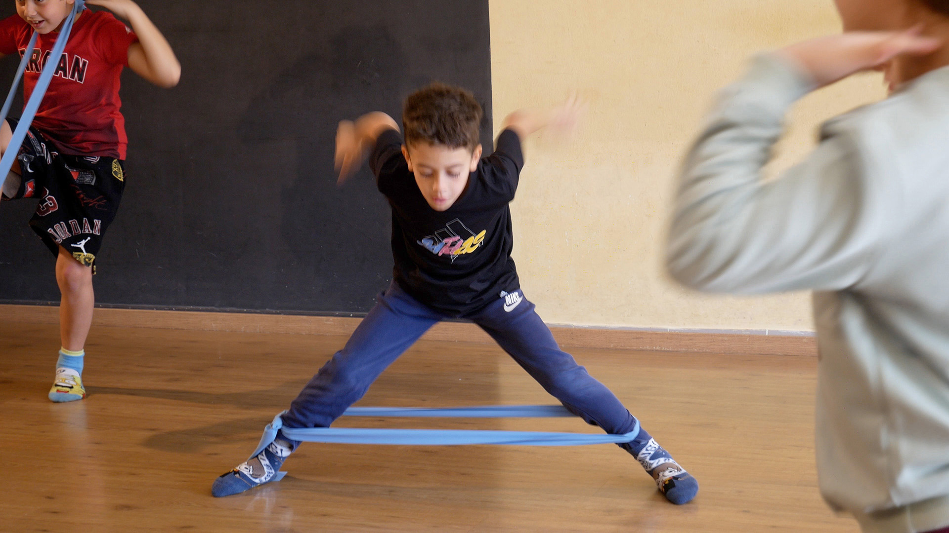 Stretch and scatter